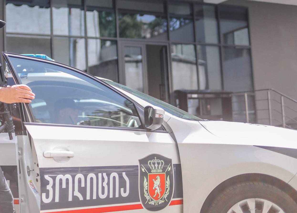 დაცვის პოლიციის თანამშრომელმა მოქალაქის ოქრო მოიპარა - რა ინფორმაციას ავრცელებს შსს