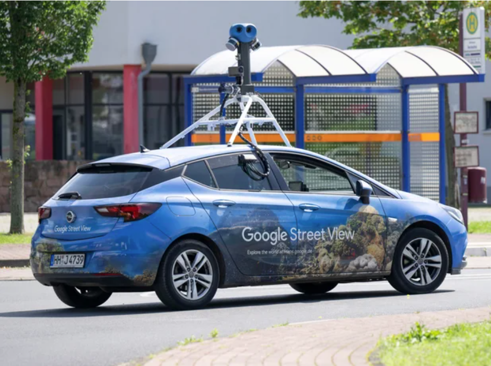 Google-ს 12 000 დოლარის გადახდა მოუწია მამაკაცისთვის, რომელიც Street View-ის კამერამ, საკუთარ ეზოში შიშველი დააფიქსირა
