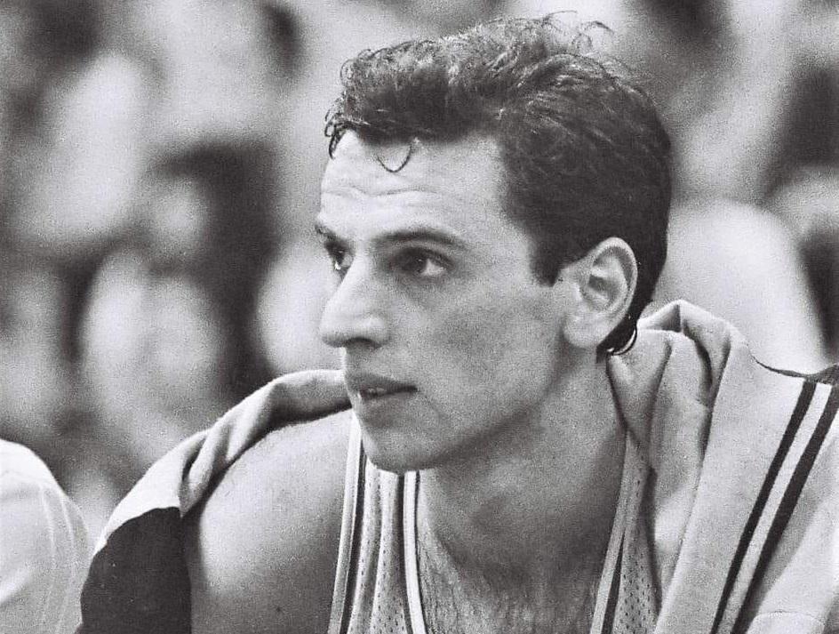 უტიტულო ვარსკვლავი: გადაჭედილი ტრიბუნები, მქუხარე ოვაცია და შეძახილები: გე-ლა, გე-ლა... - "უმუშევარი რომ დარჩა, ყველამ ზურგი აქცია, არავინ დაუფასა... ბევრმა დატოვა გულნაკლული"