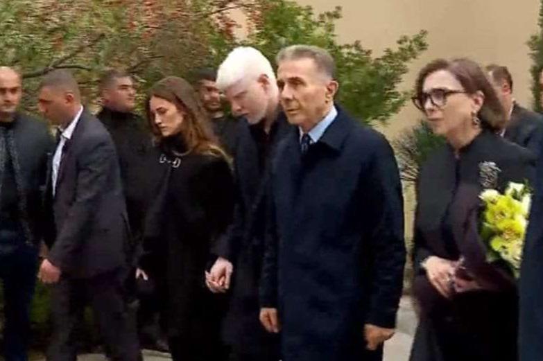 ლაშა ბასლანძის პანაშვიდზე ბიძინა ივანიშვილი ოჯახთან ერთად მივიდა