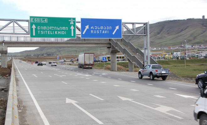 "მთავარი რისკია, რომ თბილისი არ უნდა შეუერთდეს რუსთავს, ამ ორ ქალაქს შორის მაქსიმალური დისტანცია უნდა შენარჩუნდეს" - სპეციალისტი Eagle Hills-ის პროექტზე