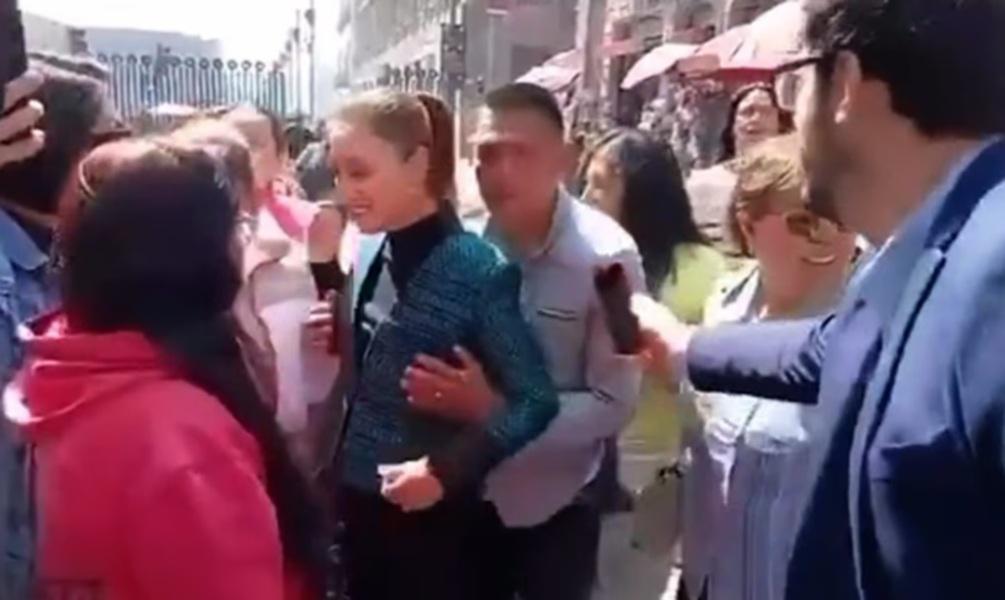 მექსიკის პრეზიდენტს ქუჩაში უცნობი მამაკაცი შეეხო, რა დროსაც მის კოცნას ცდილობდა - მამაკაცი დაკავებულია (ვიდეო)