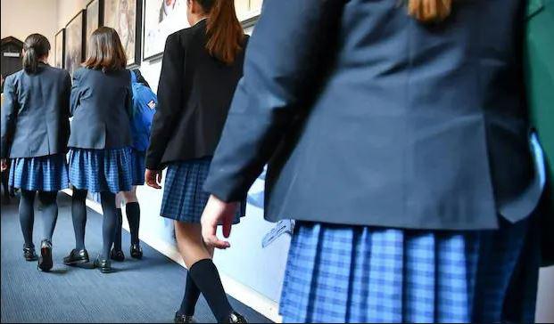 საჯარო სკოლებში,1-ელიდან  მე-6 კლასის ჩათვლით, სასკოლო ფორმები სავალდებულო ხდება