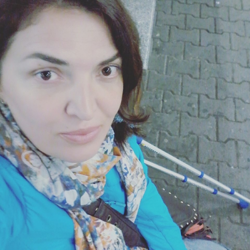 "დამსაჯეს...შევიწროვების გამო დავტოვე საქართველო" - ჟურნალისტი, რომლის მეშვეობით საზოგადოებამ კოდორის დაბომბვის შესახებ გაიგო, მთავრობას მიმართავს
