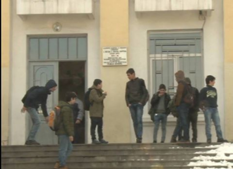 "ბავშვის მშობლები ჩემგან ათი ქულის დაწერას ითხოვდნენ" - ბულინგში დადანაშაულებულ მასწავლებელს დირექციამ სასტიკი საყვედური გამოუცხადა
