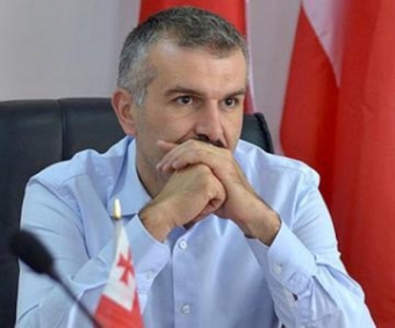 2 ოქტომბერი, 2 მინისტრი, 2 ისტორია - გოგა ხაჩიძე ზურაბ ადეიშვილსა და ვანო მერაბიშვილზე წერს