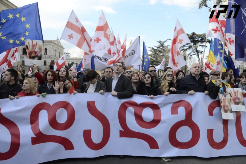 აქციის მონაწილეები მთავრობის კანცელარიასთან მივიდნენ