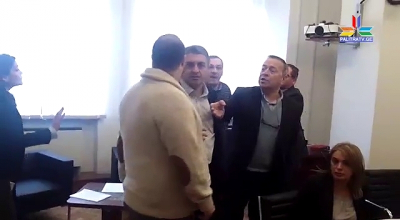 "დავაი, დაახვიე აქედან!" - დაპირისპირება არასამთავრობოებსა და დეპუტატებს შორის (+ვიდეო)