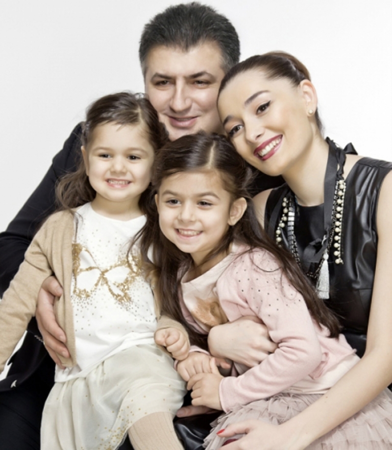 გია ბაღაშვილი მესამე გოგოს მამა გახდა - ''ბაბუკა'' მათთვის საცეკვაო კომპოზიციებს ასრულებს გიტარაზე''