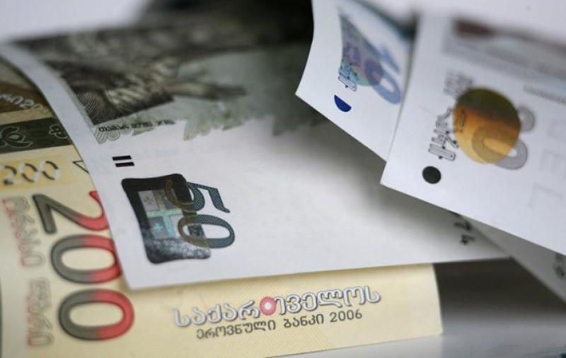 ეროვნული ვალუტის კურსი დოლართან მიმართებაში გაუფასურდა