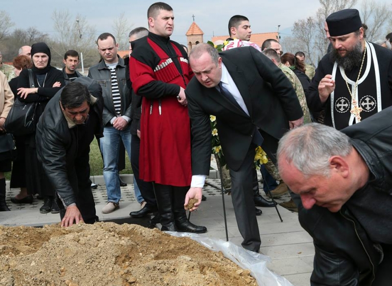  პრეზიდენტმა პირადი კომუნიკაციით გაიგო მუხათგვერდში დაკრძალვის შესახებ და გადაწყვიტა მას დასწრებოდა