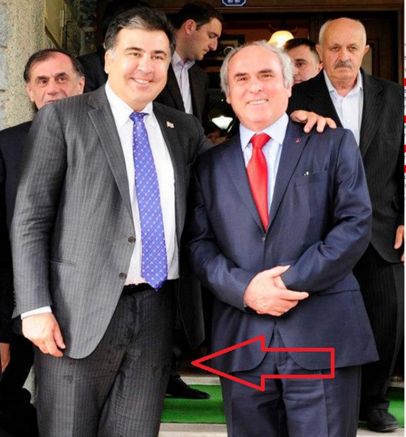 მიხეილ სააკაშვილის დასველებული შარვალი ინტერნეტჰიტი გახდა