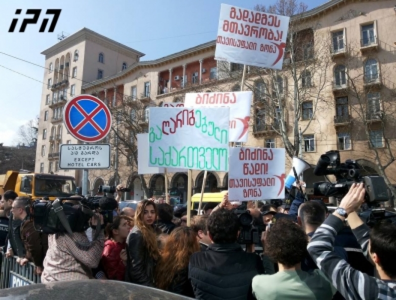 "ბიძინა, წადი" - საპროტესტო აქცია "ჰოლიდეი ინთან" და მობილიზებული საპატრულო პოლიცია