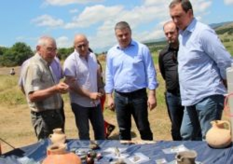 დმანისში სარწყავი არხების რეაბილიტაციის დროს სამარხები და სამაროვნები აღმოაჩინეს