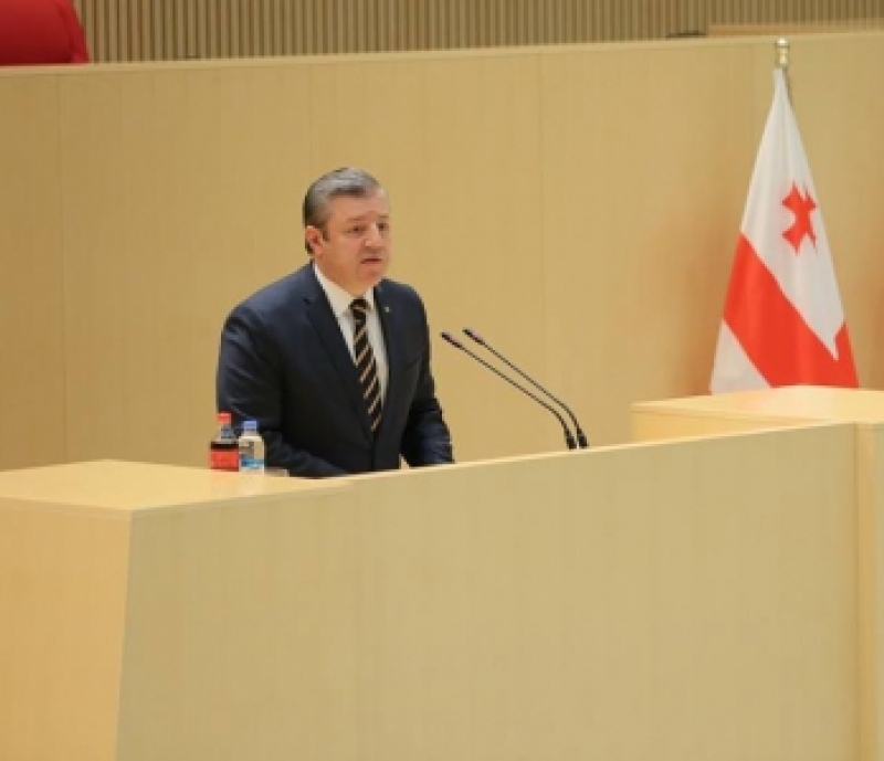 პარლამენტში საქართველოს მთავრობისთვის ნდობის გამოცხადების საკითხს განიხილევენ