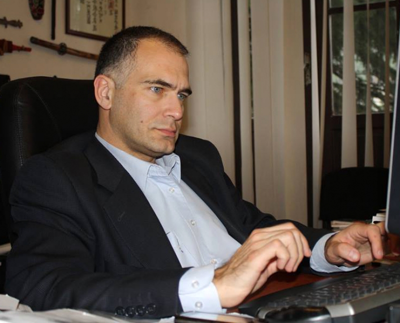 სასკოლო განათლების სისტემა ყოველდღიურად უფრო ბიუროკრატიული ხდება - გიგი თევზაძე