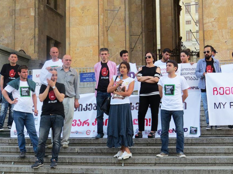 რას წერს ნათია ფანჯიკიძე ქვეყნის ნარკოპოლიტიკაზე და რას პასუხობს მას პირველი ლედი