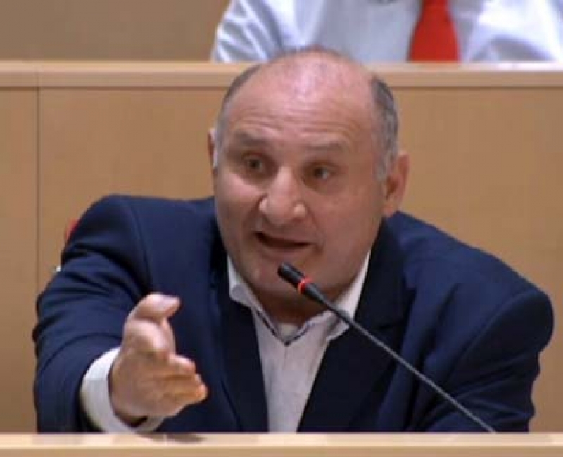 ემზარ კვიციანის კომენტარი პარლამენტში მომხდარი დაპირისპირების შემდეგ: "ბოკერიას ჩემი და რამდენიმე წელი ჰყავდა ციხეში გამოკეტილი"