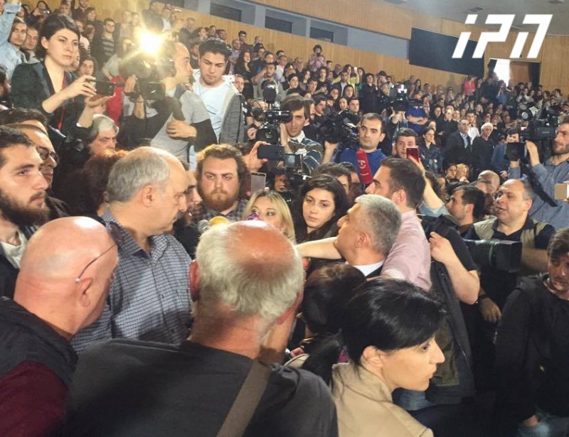 ფილარმონიაში საკონსტიტუციო ცვლილებების სახალხო განხილვა ჩაიშალა