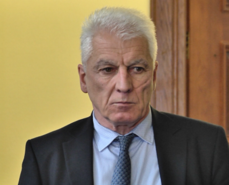 თამაზ მეჭიაურმა კანდიდატურა მოხსნა