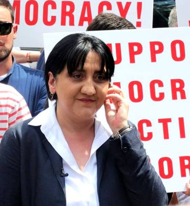 "ჩემს ქალიშვილს არ მოსწონს, როცა პრორუსს მეძახიან..." - როდის აკრიტიკებენ ირმა ინაშვილს შვილები და ხატავს თუ არა მას მეუღლე