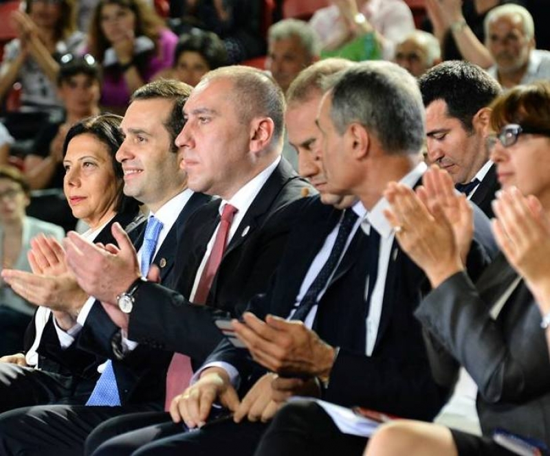  ირაკლი ალასანია გუნდთან ერთად საგანგებო ბრიფინგს გამართავს