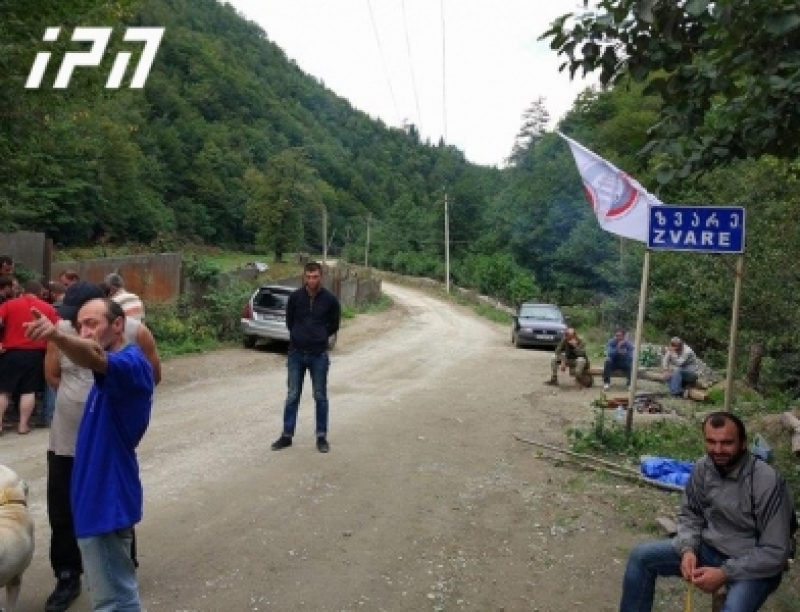 რკინიგზის ხაშური-ზესტაფონის მონაკვეთზე დასაქმებული მუშები გაიფიცნენ