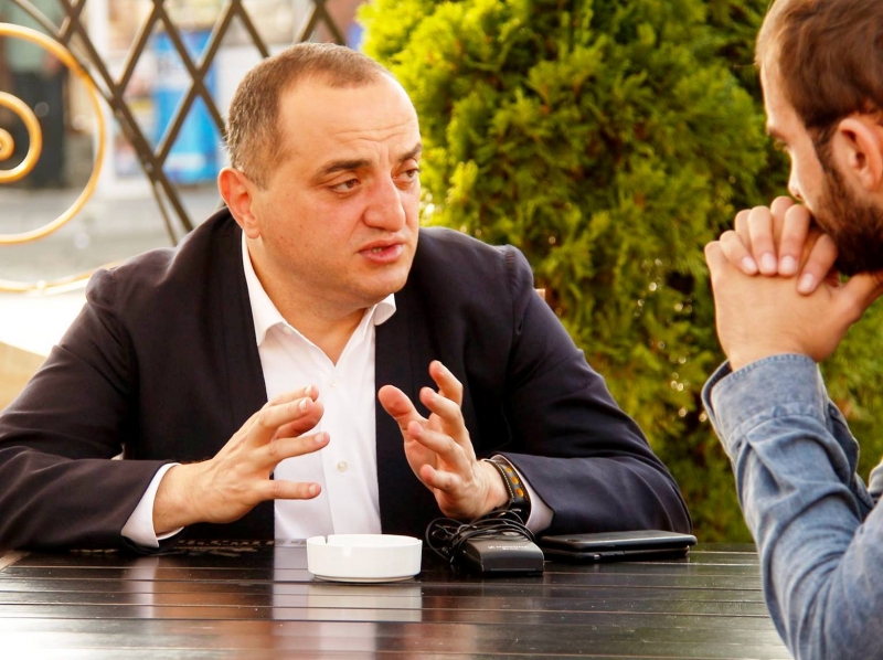 აგარაკი კანარის კუნძულებზე და ექვსი სახლი - როგორია მილიონერი ქართველი დეპუტატის 14-გვერდიანი დეკლარაცია