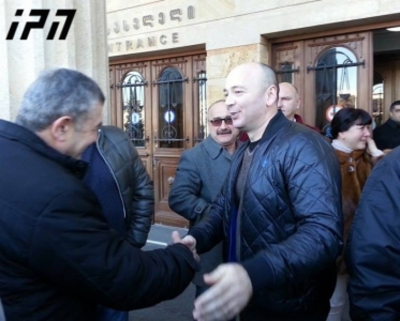 რევაზ შიუკაშვილი, ირაკლი ყიფშიძე და გიგლა შიოშვილი სასამართლო დარბაზიდან გათავისუფლდნენ