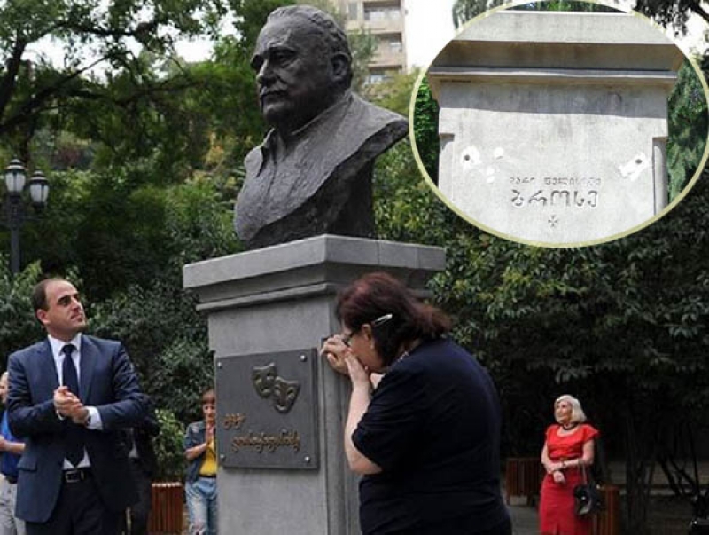 გიგა ლორთქიფანიძის ბიუსტი მარი ბროსეს ძეგლის კვარცხლბეკზე დადგეს - საზოგადოების მწვავე შეფასება და მერიის განმარტება
