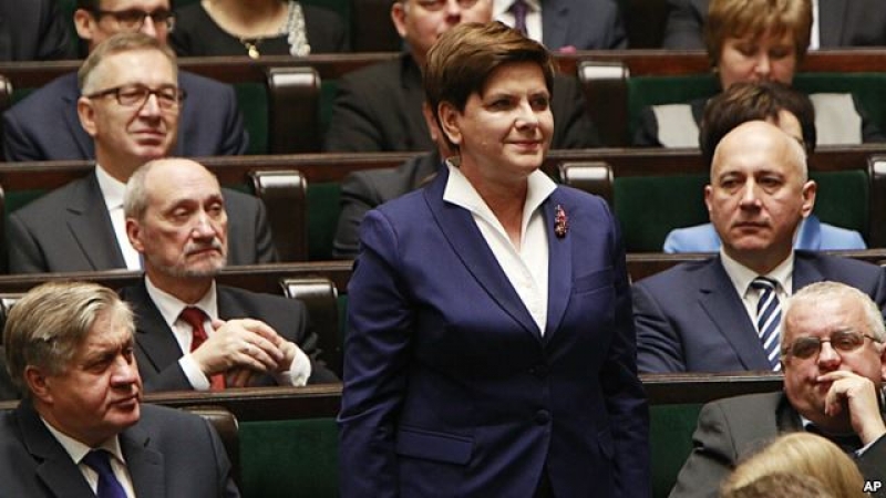 პოლონეთში მთავრობა გადადგა 