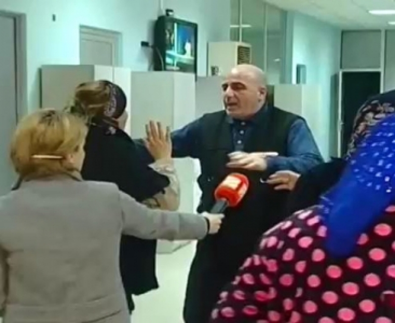 ფონიჭალის პოლიციის შენობაში გატაცებული არასრულწლოვანი გოგონას ახლობლებმა შეჭრა სცადეს