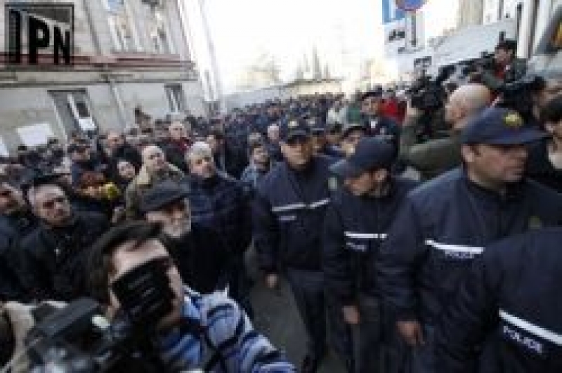 ჩხუბი საპატრიარქოსთან: აქციების მონაწილეები ერთმანეთს დაუპირისპირდნენ