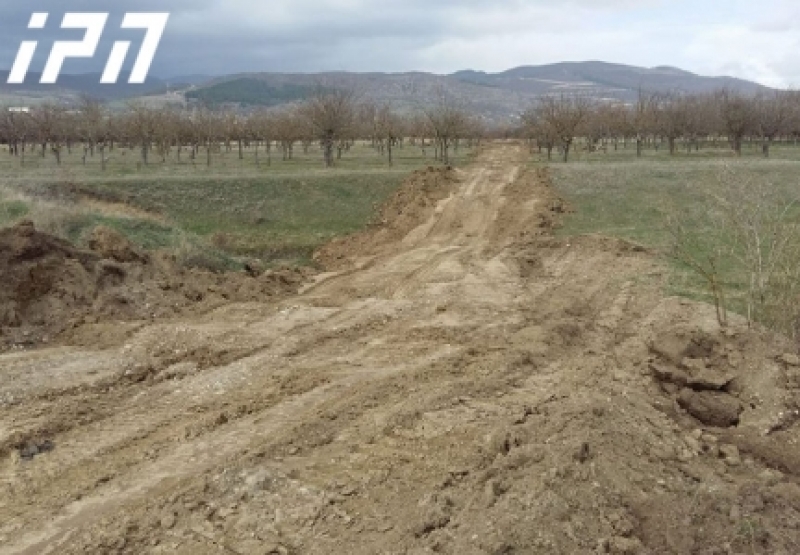 სოფელ ჯარიაშენთან ოკუპირებული ტერიტორიიდან გადმოსულებს ადგილობრივების ბაღებში გზა გაჰყავთ