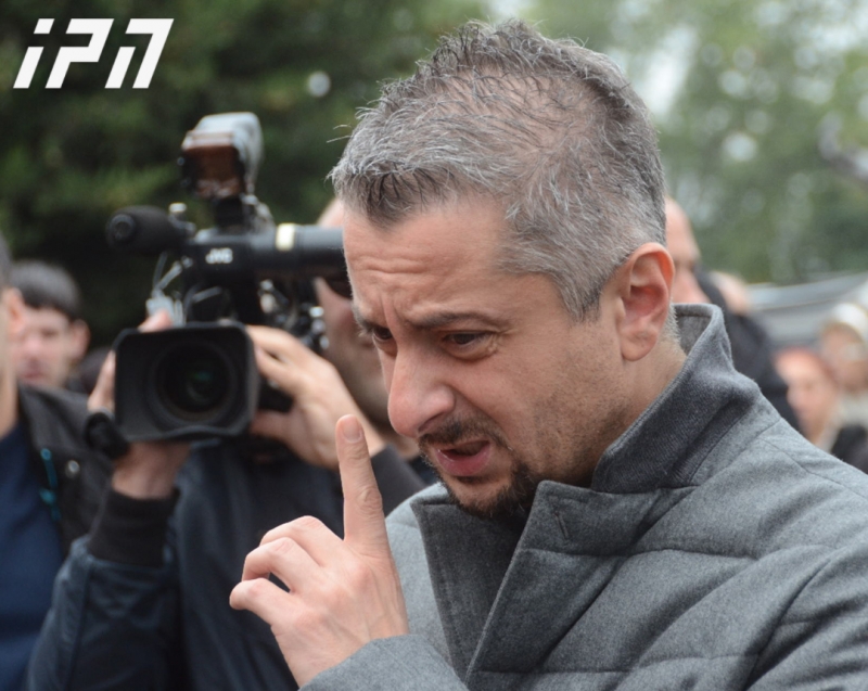 ვინ იყო ნიკა გვარამიასთან ერთად, როცა რესტორანში თავს დაესხნენ - თვითმხილველი ინციდენტის დეტალებზე წერს