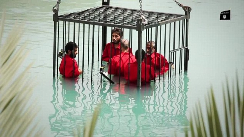 ISIS-ის მორიგი დასჯა: ჯაშუშობაში ბრალდებულები გალიაში ჩაკეტეს და წყალში დაახრჩვეს