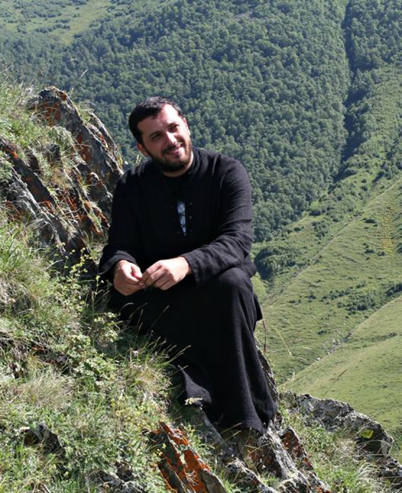 მამა პეტრემ უჩვეულო წარმოდგენით ადამიანებს სიყვარული კიდევ ერთხელ აუხსნა