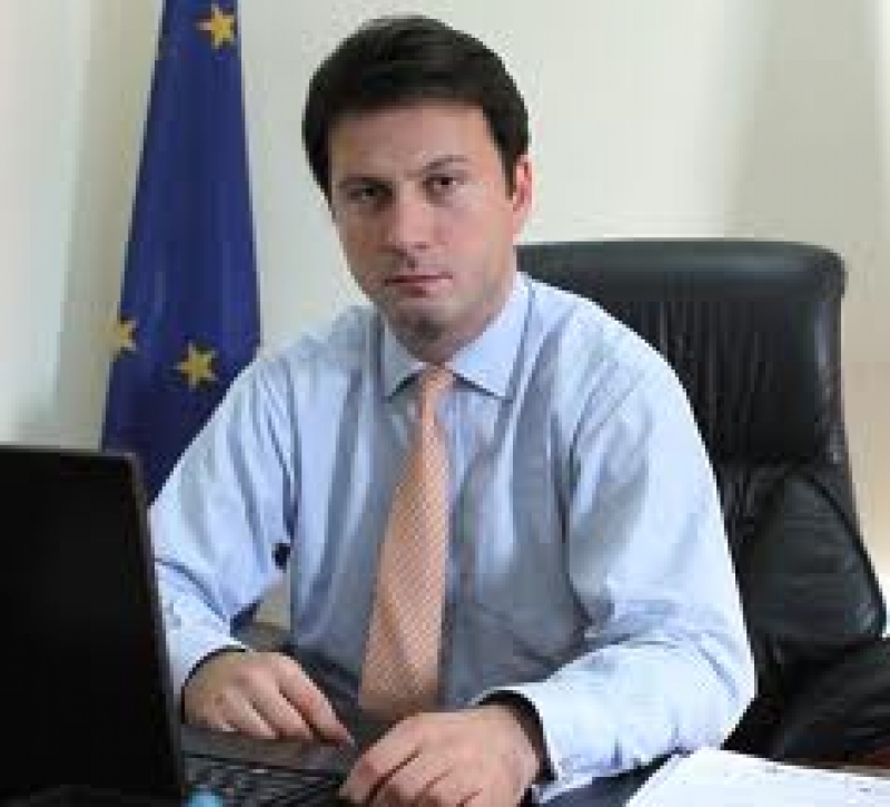 ელჩი ისრაელში პილიგრიმთა დიდი ჯგუფების გამგზავრებაზე შექმნილ პრობლემებს ტექნიკურ საკითხებს უკავშირებს