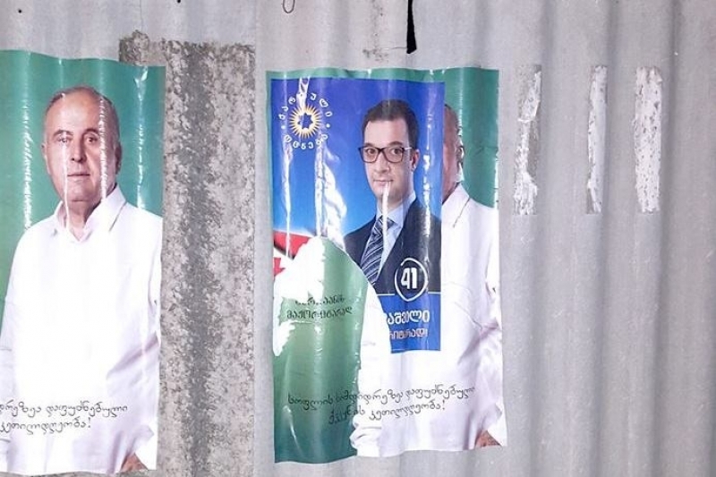 დაზიანებული სააგიტაციო მასალა და მაჟორიტარი კანდიდატების ურთიერთბრალდებები გურჯაანში
