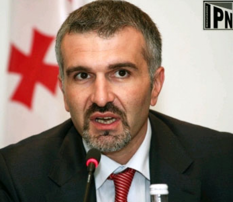 "თავისუფლებიც თუ ხართ და დემოკრატებიც, ბიძინასთან რა გიდოდათ, ფული?!" - ხაჩიძის უხერხული კითხვა ალასანიას