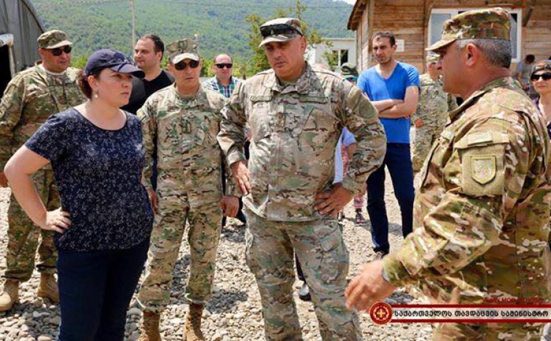 თინა ხიდაშელი ზოგიერთ ბაზაზე არსებულ ვითარებაზე - როგორც კი კარგად მოვუშვებთ წყალს, ახალგარემონტებულ შენობებში კედლები სკდება