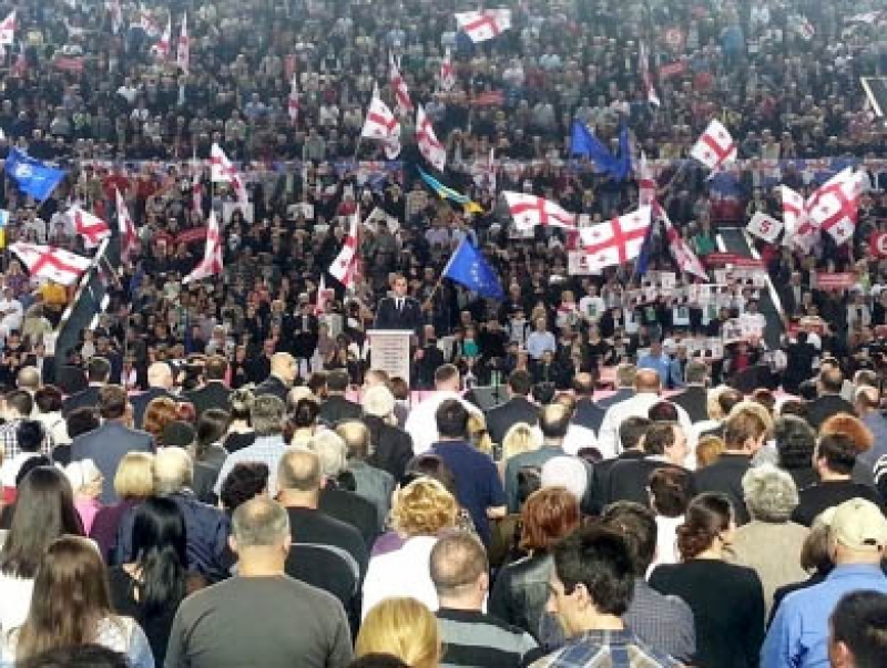 სპორტის სასახლეში " ნაციონალური მოძრაობის" წინასაარჩევნო ყრილობა მიმდინარეობს 