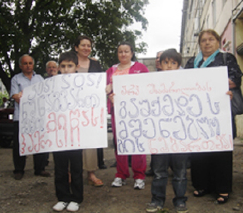 ქუთისში უკანონო მშენებლობას აპროტესტებენ