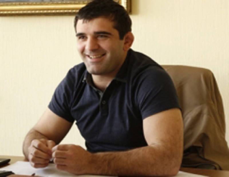 გამგებელი უკნიდან მომეპარა და ფიზიკური შეურაცხყოფა მომაყენა - დაპირისპირება ყვარელში