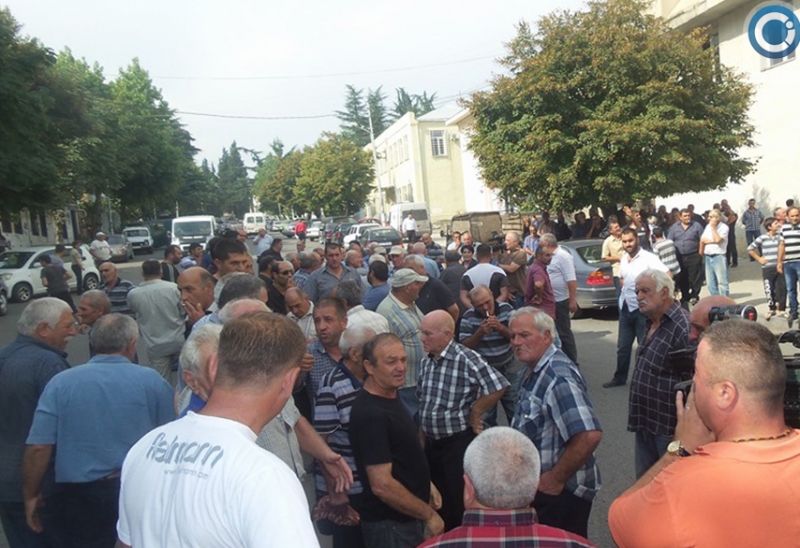 გურჯაანში მევენახეებმა ცენტრალური გზა გადაკეტეს