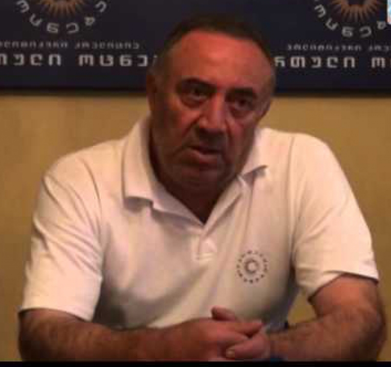 პრემიერ-მინისტრის მამამ თანამდებობა დატოვა