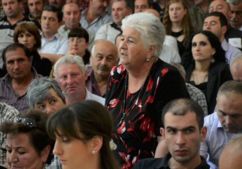 სამსახურიდან დათხოვილი გორელი ქალბატონი რაიონის გამგეობას უფლებების შელახვაში ადანაშაულებს 