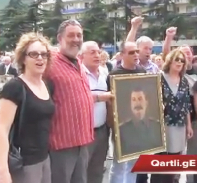 გორში გამართულ აქციას ტურისტები "ინტერნეიშენალის" სიმღერით შეუერთდნენ 