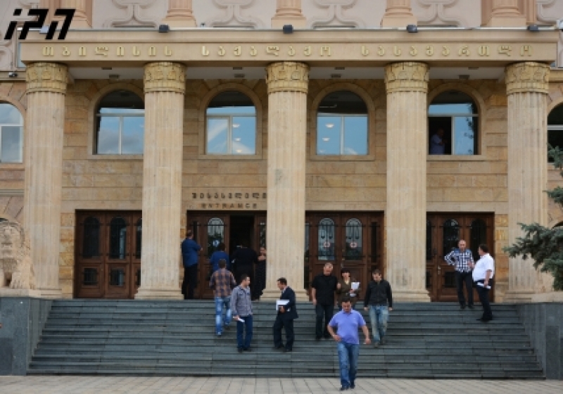 სერგო თეთრაძის მეუღლე მისი ქმრის გარდაცვალებაში ბაჩო ახალაიას და მეგის ქარდავას ადანაშაულებს 