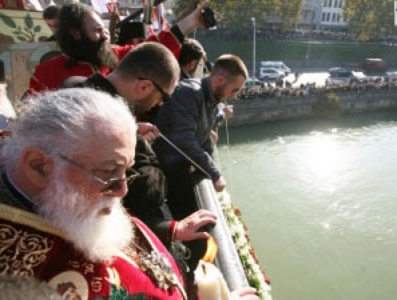 მეტეხის ხიდზე პატრიარქმა პარაკლისი გადაიხადა